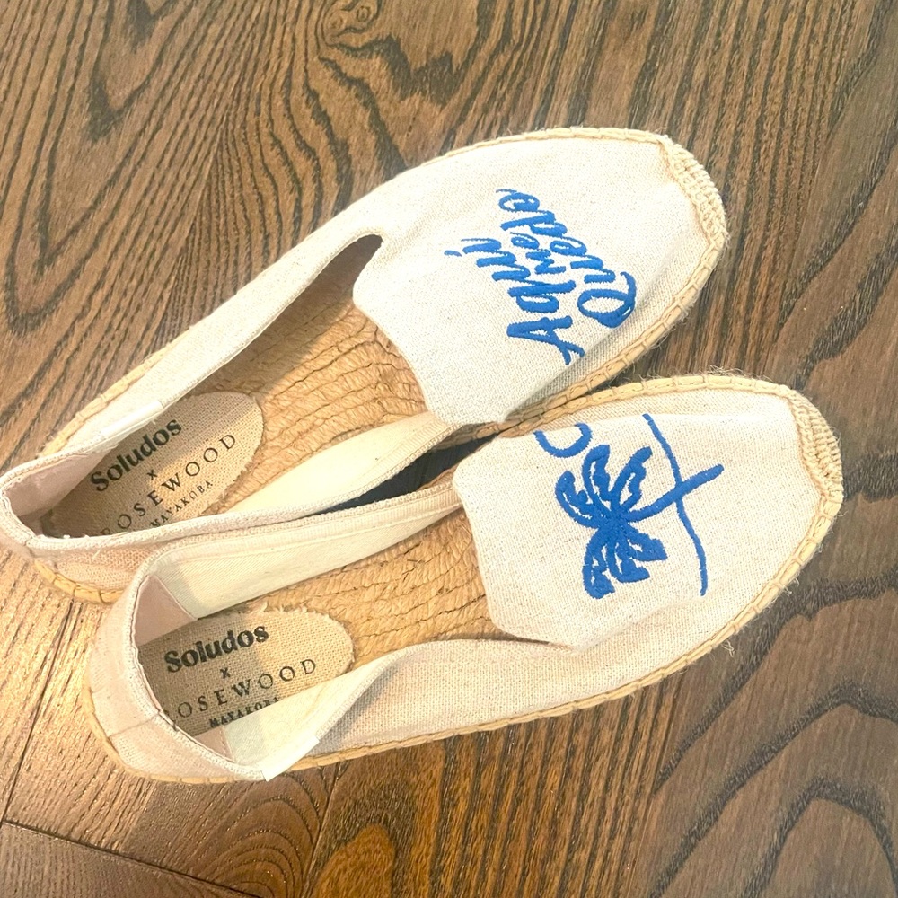 NEW SOLUDOS CANVAS ESPADRILLES 
Aqui Me Quedo Espadrille Flats